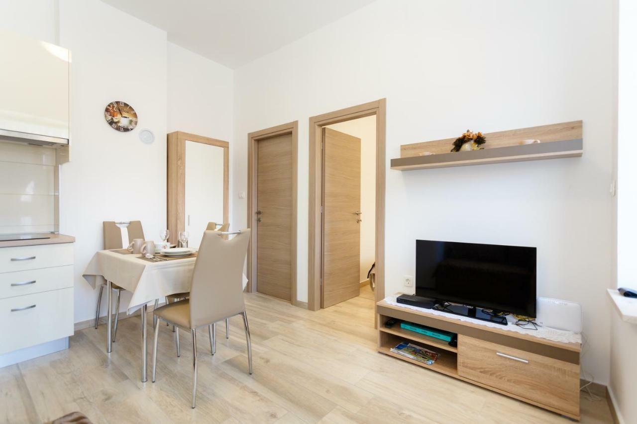 Apartment Rosemary 24 Krk Town Eksteriør bilde