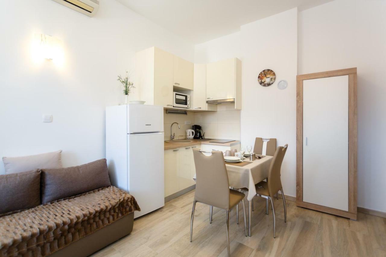 Apartment Rosemary 24 Krk Town Eksteriør bilde